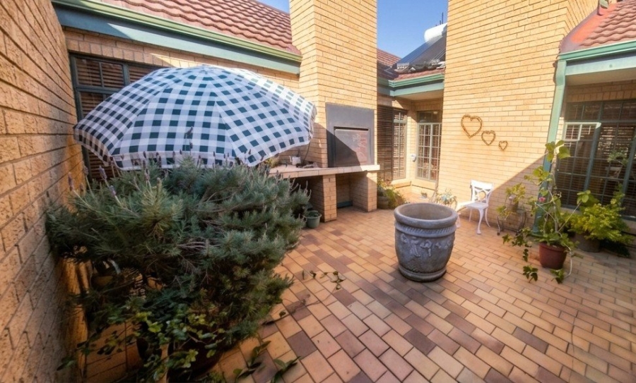 4 Bedroom Property for Sale in Pentagon Park Free State